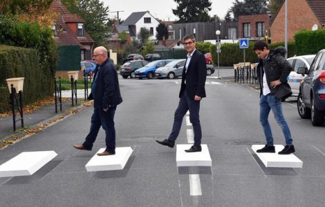 Trecere de pietoni 3D: solutie inedita pentru ca soferii sa incetineasca si sa acorde prioritate