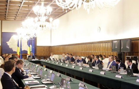 Tudose: Contributiile vor trece de la angajator la angajat prin OUG