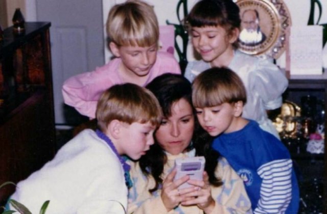 7 imagini memorabile care arata ca mamele ar face orice pentru fericirea copiiilor lor