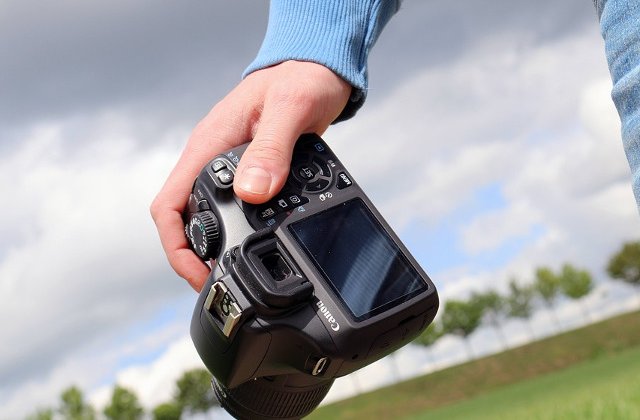 Un jurnalist din Arad a fost batut de un muncitor pentru ca facea fotografii pe un santier