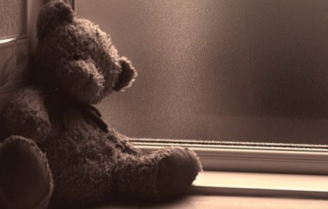 Un barbat care si-a violat fiica vitrega in varsta de 10 ani, arestat preventiv