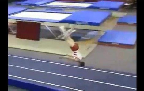  Video  Halucinanta saritura a unui gimnast polonez
