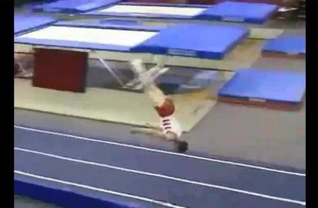 [VIDEO] Halucinanta saritura a unui gimnast polonez