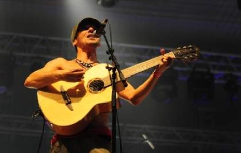  Video  Manu Chao se pregateste de concert cu sarmale si palinca
