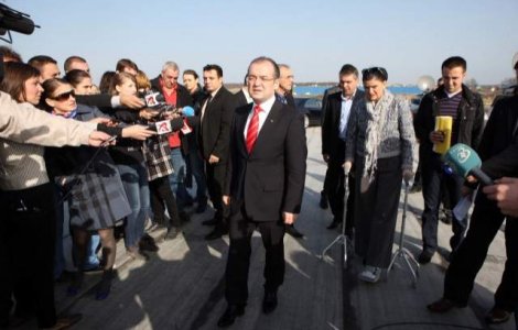 Boc ii cheama pe chinezi sa ne construiasca autostrazile