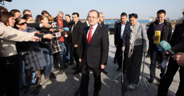 Boc ii cheama pe chinezi sa ne construiasca autostrazile