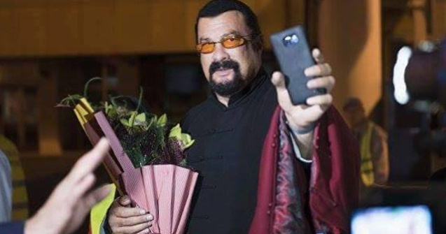 Actrita Portia de Rossi a dezvaluit ca Steven Seagal si-a desfacut pantalonii in fata ei, la o auditie privata