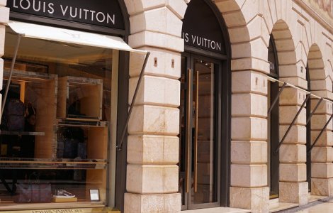 Trei baschetbalisti de la UCLA, retinuti in China dupa ce ar fi furat dintr-un magazin Louis Vuitton