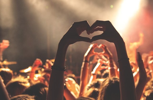 Recomandari pentru weekend: Festivaluri de film si de teatru independent, targ la MNTR, concerte pop si rock