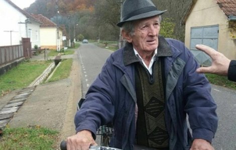 REPORTAJ: Locuitorii din Savarsin, intristati de neintelegerile aparute in familia regala, spun ca Nicolae ar trebui lasat sa-si vada bunicul