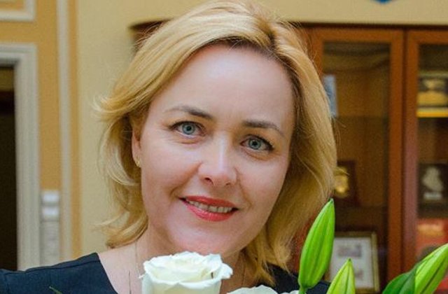 Carmen Dan, gafa gramaticala: "Vreti sa va dau eu, acum, nume si pronume si toate cele?"