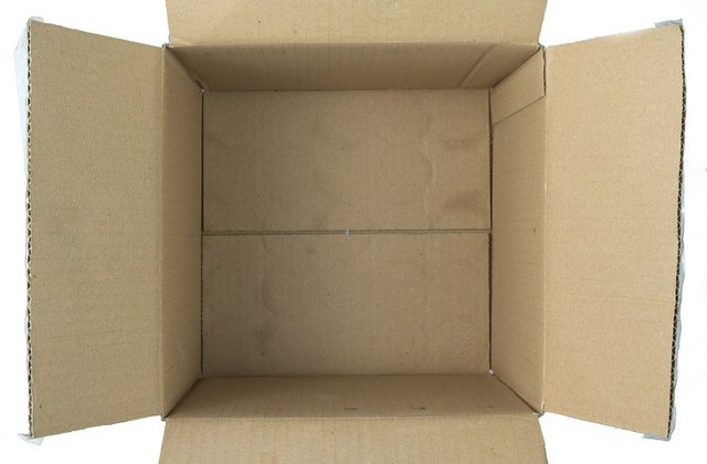 Vrancea: Un barbat a comandat cinci geci de pe un site si a primit in loc o veioza si doua cutii goale