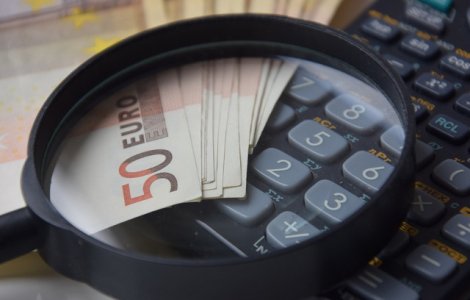 Euro a atins un nou nivel record, peste 4,65 lei