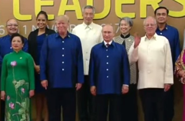 Putin si Trump au dat mana si au schimbat cateva vorbe la un summit in Vietnam / VIDEO