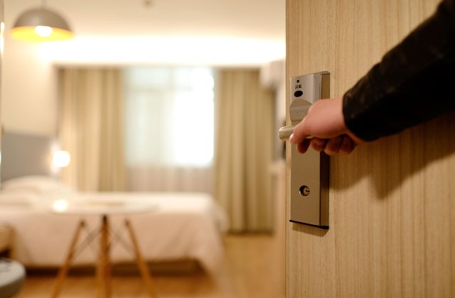 8 trucuri folosite in hoteluri pe care trebuie sa le stii inainte de a te caza in ele