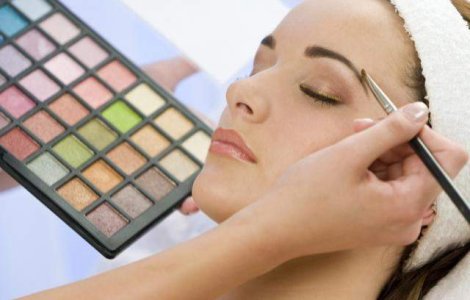 Atentie: Produse cosmetice cancerigene in magazine