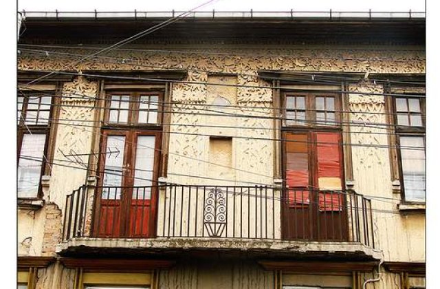 Zeci de persoane evacuate in centrul Capitalei