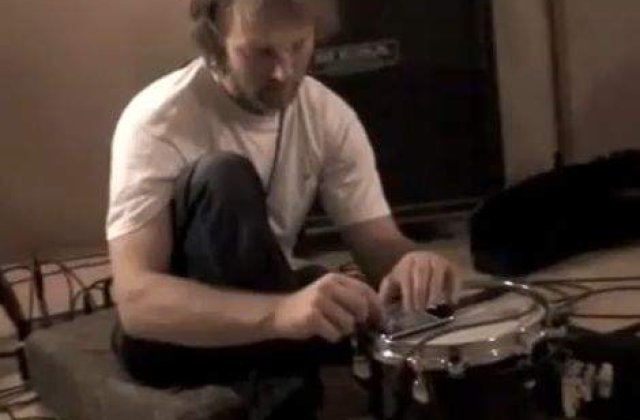 [VIDEO] O trupa rock din Rusia canta la iPhone si tablete iPad