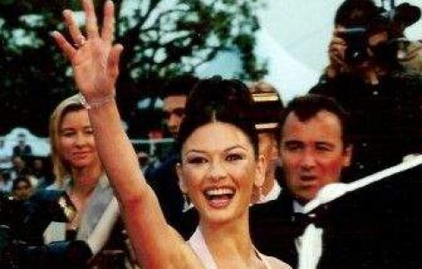 Catherine Zeta-Jones "si-a pierdut mintile"