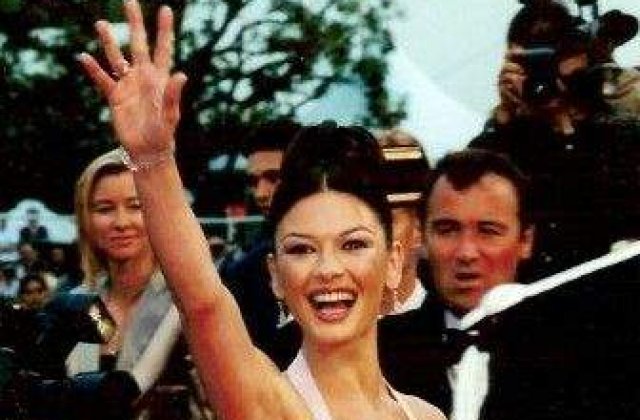 Catherine Zeta-Jones "si-a pierdut mintile"