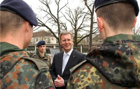  Video  Presedintele Germaniei, atacat cu oua in cursul unei vizite