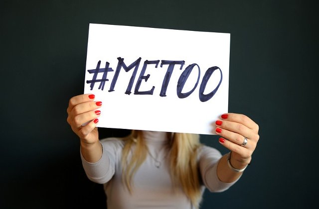 Sute de persoane au participat la un mars organizat la Hollywood in sprijinul victimelor hartuirii si agresiunii sexuale