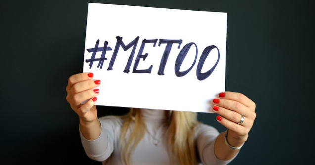 Sute de persoane au participat la un mars organizat la Hollywood in sprijinul victimelor hartuirii si agresiunii sexuale