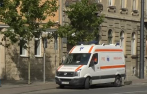 Ancheta dupa ce un barbat a murit intr-o ambulanta care il transporta intre doua spitale