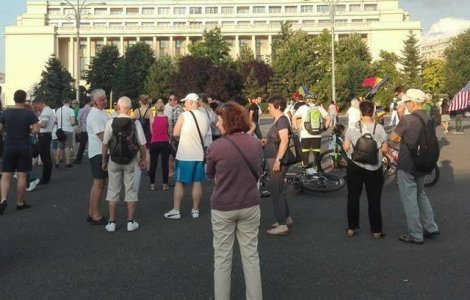 Miting de protest al medicilor de familie fata de subfinantarea asistentei medicale primare, in Piata Victoriei