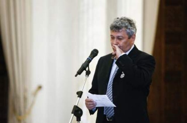 3 ani si 12 milioane de euro. Propunerea Galatei pentru Lucescu