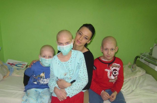 Andreea Raicu sustine Asociatia "Salveaza vieti"