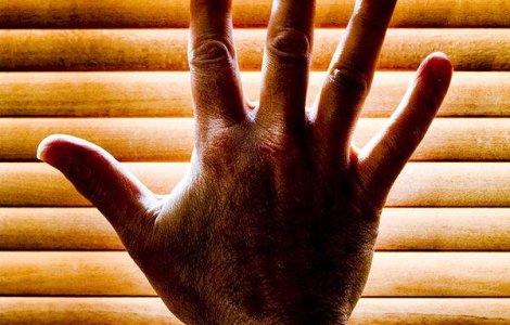 Depresie canibala: Si-a taiat un deget, l-a gatit si l-a mancat