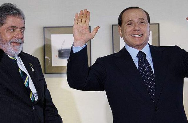 Berlusconi: "Am o mica latura homosexuala" si "voi trai pana la 120 de ani"