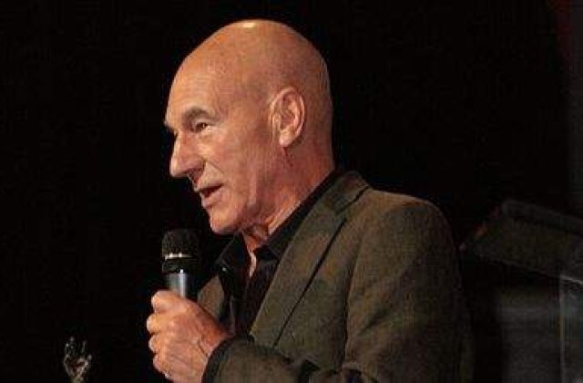 Sir Patrick Stewart militeaza pentru sinuciderea asistata