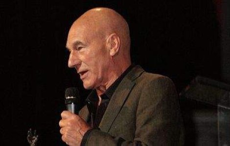 Sir Patrick Stewart militeaza pentru sinuciderea asistata