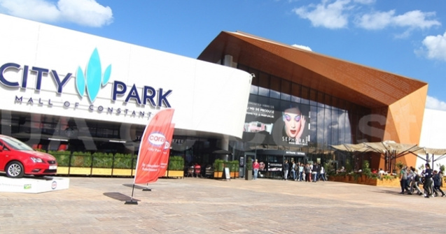 Zeci de persoane au fost evacuate dintr-un mall din Constanta, dupa ce a izbucnit un incendiu la unul dintre magazine