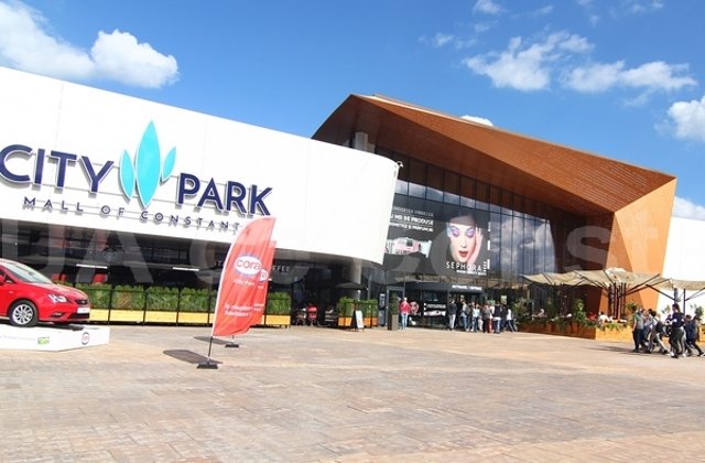 Zeci de persoane au fost evacuate dintr-un mall din Constanta, dupa ce a izbucnit un incendiu la unul dintre magazine