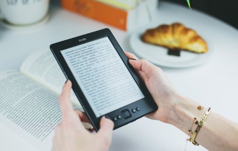 Studiu: In 2017, 1 din 2 cititori au ales formate audiobook sau e-Book
