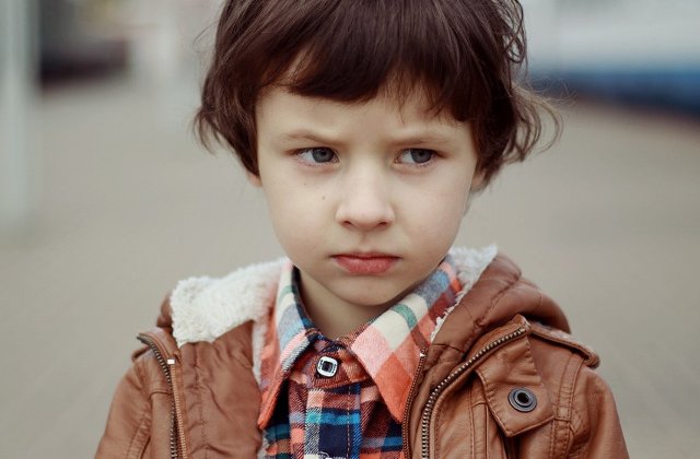 Un baietel de 5 ani a ajuns la spital dupa ce a fost batut cu cureaua de tatal sau, timp de doua ore