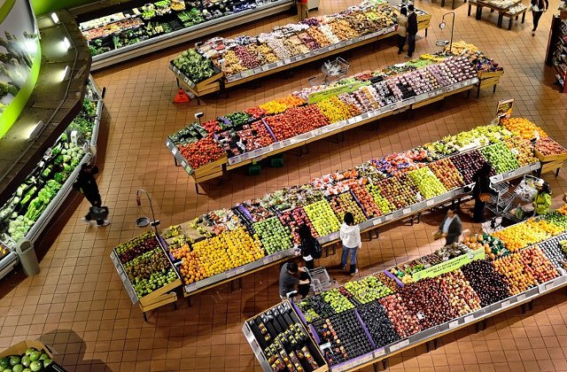 Studiu: Bonurile de masa, beneficii extrasalariale preferate de angajatori si de angajati