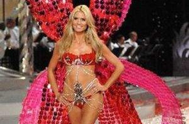 VIDEO: 'Ingerii' Victoria&#8217;s Secret intr-un show incendiar in Miami Beach