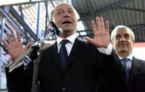 Basescu: 'De maine, va asigur, voi merge cu o masina Dacia si voi cumpara doar produse romanesti'