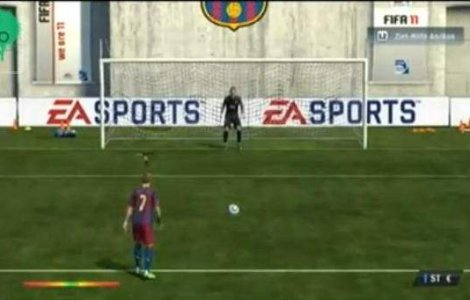  Video  FIFA 2011: Portarul fuge in tribune si patineaza nebuneste