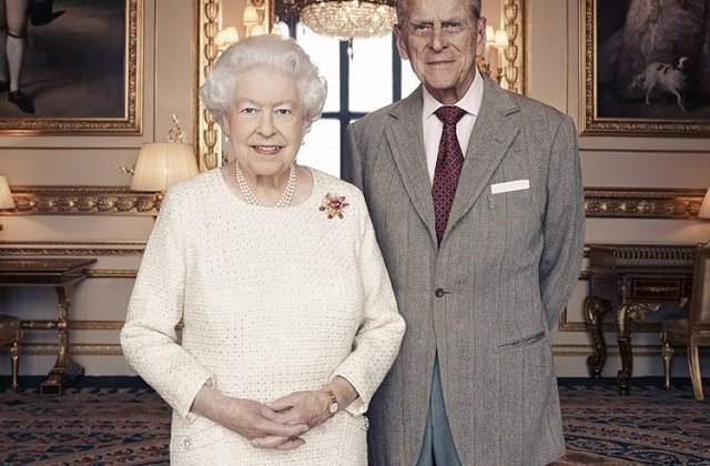 Elizabeth a II-a a Marii Britanii si principele Philip sarbatoresc 70 de ani de la casatorie