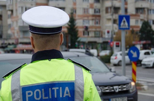 Arges: Doi politisti, raniti intr-un accident provocat de un sofer fara permis pe care l-au urmarit in trafic