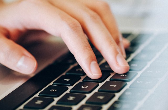 Politia britanica a descoperit un pedofil care incerca sa convinga un tata sa-si abuzeze fiica de 4 luni