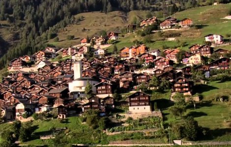 Un sat din Elvetia ofera 70.000 de mii de franci familiilor cu doi copii care merg sa locuiasca acolo