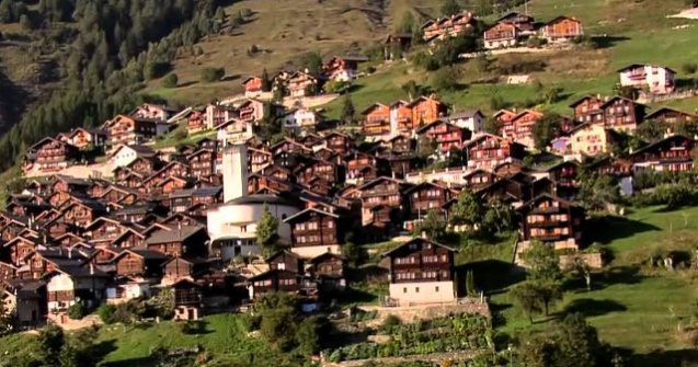 Un sat din Elvetia ofera 70.000 de mii de franci familiilor cu doi copii care merg sa locuiasca acolo