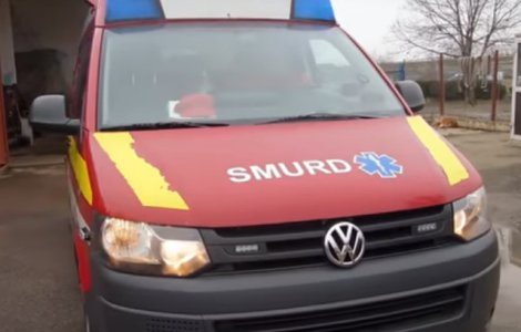 Cinci copii au fost loviti de o masina in timp ce asteptau autobuzul in statie