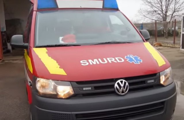 Cinci copii au fost loviti de o masina in timp ce asteptau autobuzul in statie